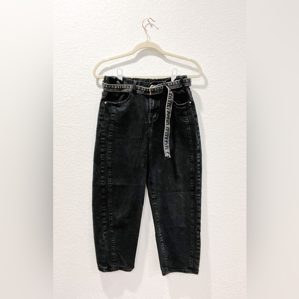 Black wide leg mom jeans. Stretchable waistband with belt. 28”/29”